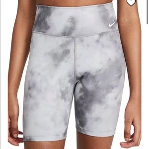 Nike one women’s sky dye scribe shorts size M